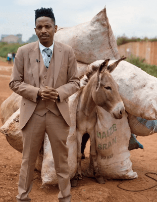 Eric Omondi Storms Meru, Gathers Over 10,000 Signatures for Referendum Campaign. Eric Omondi illustrates the overwhelming wage bill on taxpayers using an overburdened donkey as a backdrop. Picture/Instagram