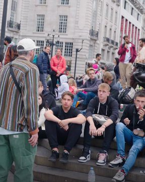 Harry Mack performs a freestyle for a London crowd. Picture/X